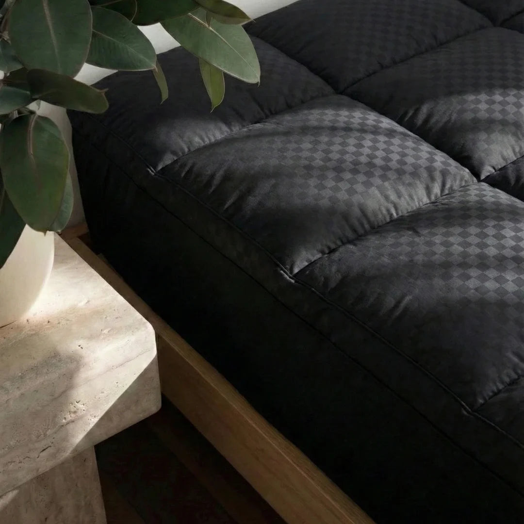 Mattress topper 5 star hotel close angle